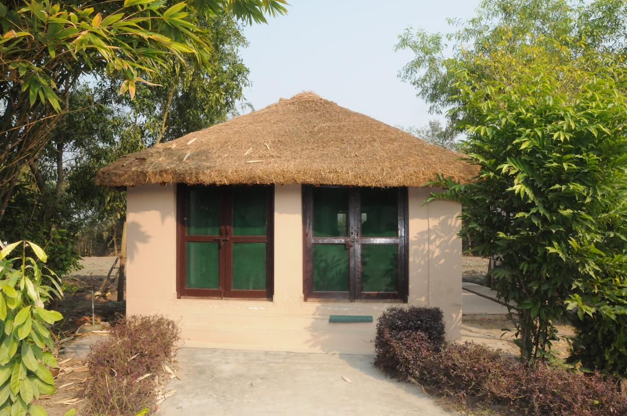 V Resorts Dudhwa Wilderness Camp Lakhimpur Exterior photo